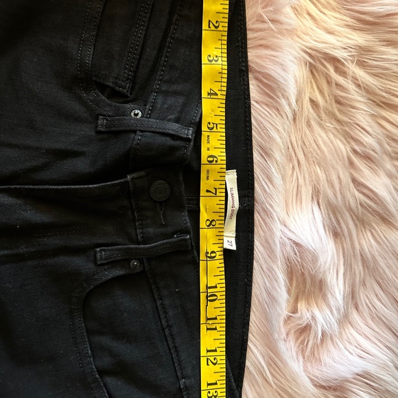 Levi’s Slimming Bootcut Jeans! - Picture 6 of 8